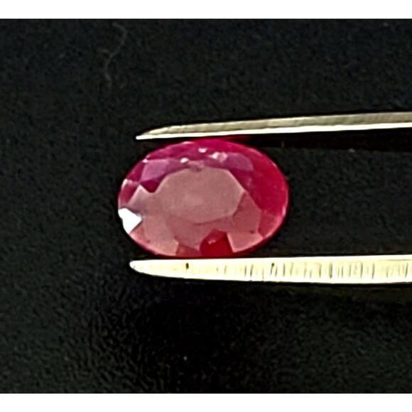 100% Natural Certified Corundum Ruby Oval Non Treated 1.37ct